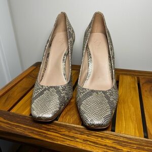 Elegant Snakeskin Patterned Women's Shoes